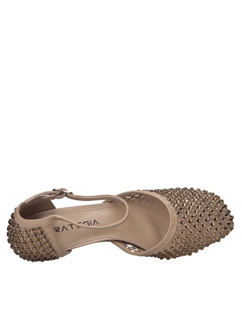  STRATEGIA | R15 CONNIESAHARA